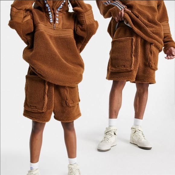 IVY PARK SHERPA TEDDY UNISEX CARGO SHORTS - Picture 2 of 10